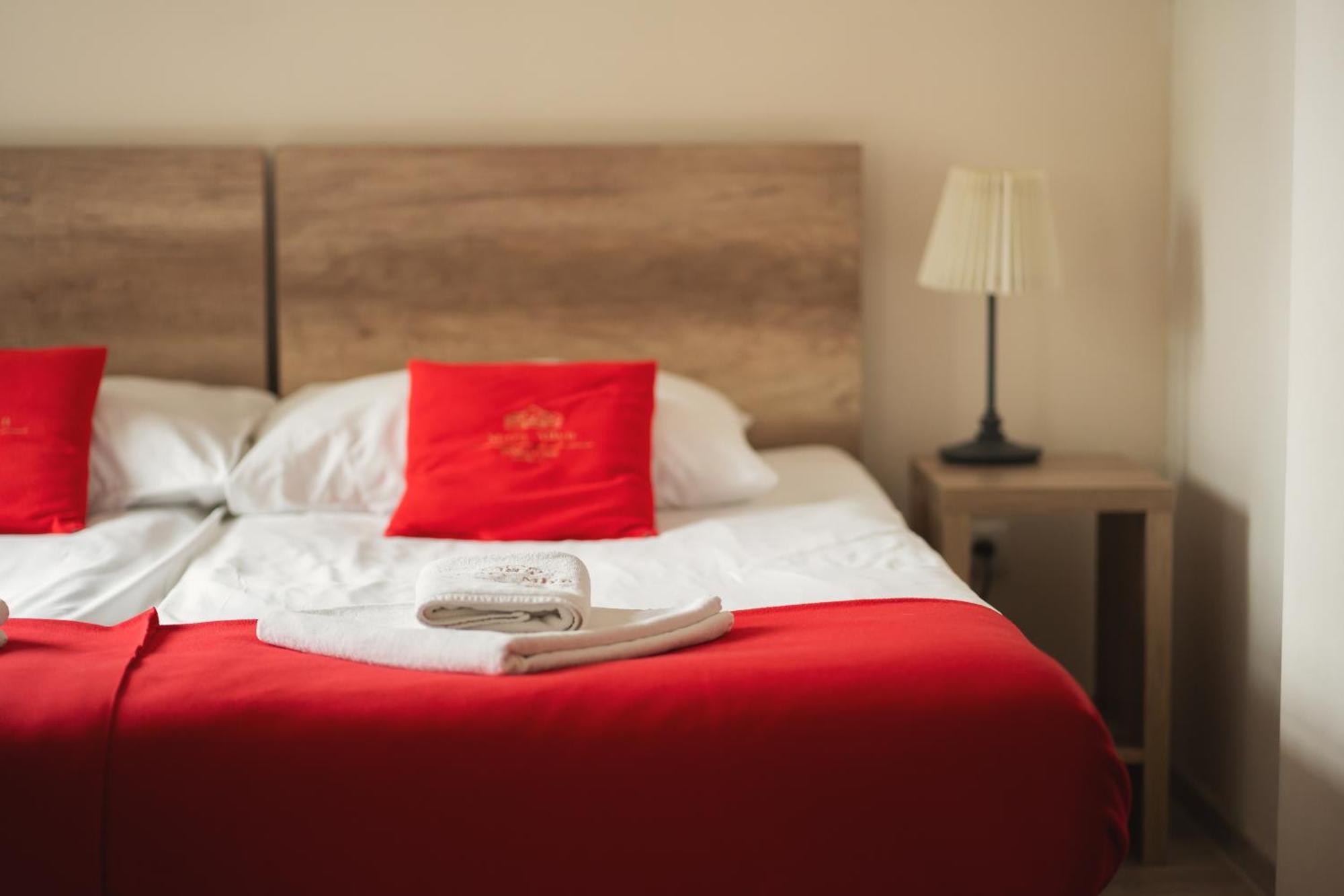 Hotel Stary Mlyn Strzeszyn Lubowo  Habitación foto